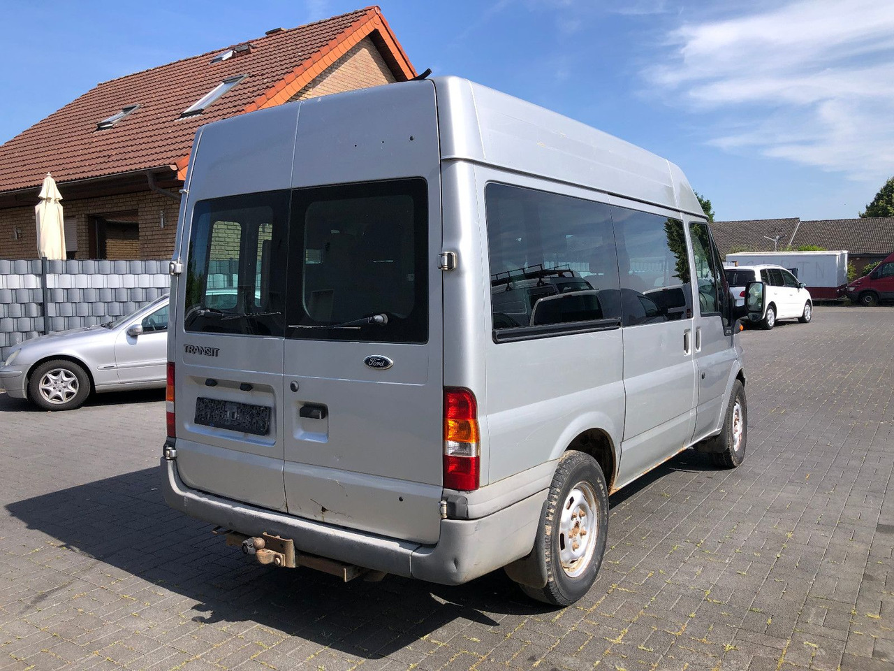 Ford Transit 2.4 TDi, Heckantrieb, 8-Sitzer, Klima - Pikkubussi: kuva Ford Transit 2.4 TDi, Heckantrieb, 8-Sitzer, Klima - Pikkubussi Ford Transit 2.4 TDi, Heckantrieb, 8-Sitzer, Klima - Pikkubussi: kuva Ford Transit 2.4 TDi, Heckantrieb, 8-Sitzer, Klima - Pikkubussi