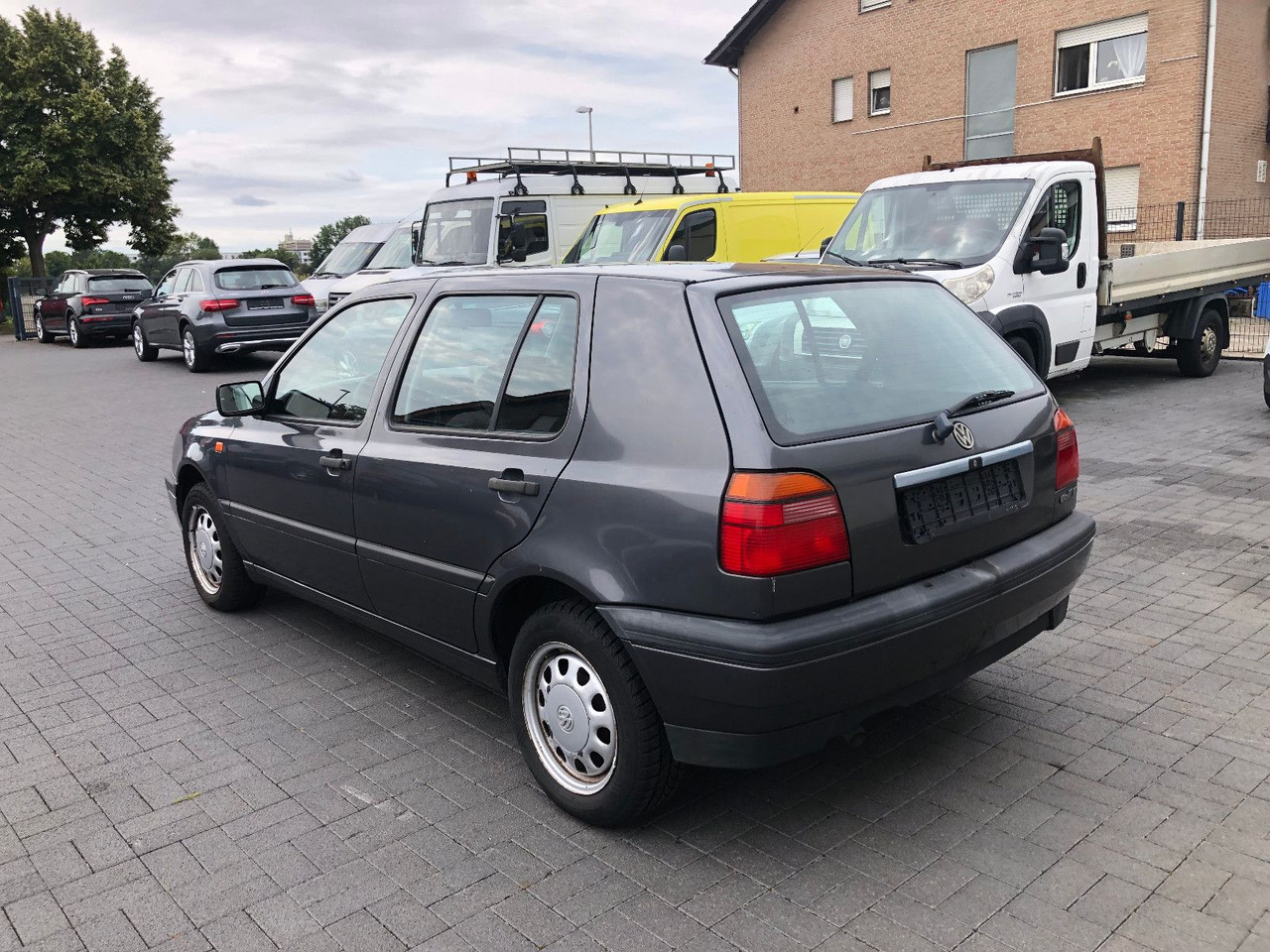 Volkswagen Golf 1.8 GL Klima - Sedan: kuva Volkswagen Golf 1.8 GL Klima - Sedan Volkswagen Golf 1.8 GL Klima - Sedan: kuva Volkswagen Golf 1.8 GL Klima - Sedan