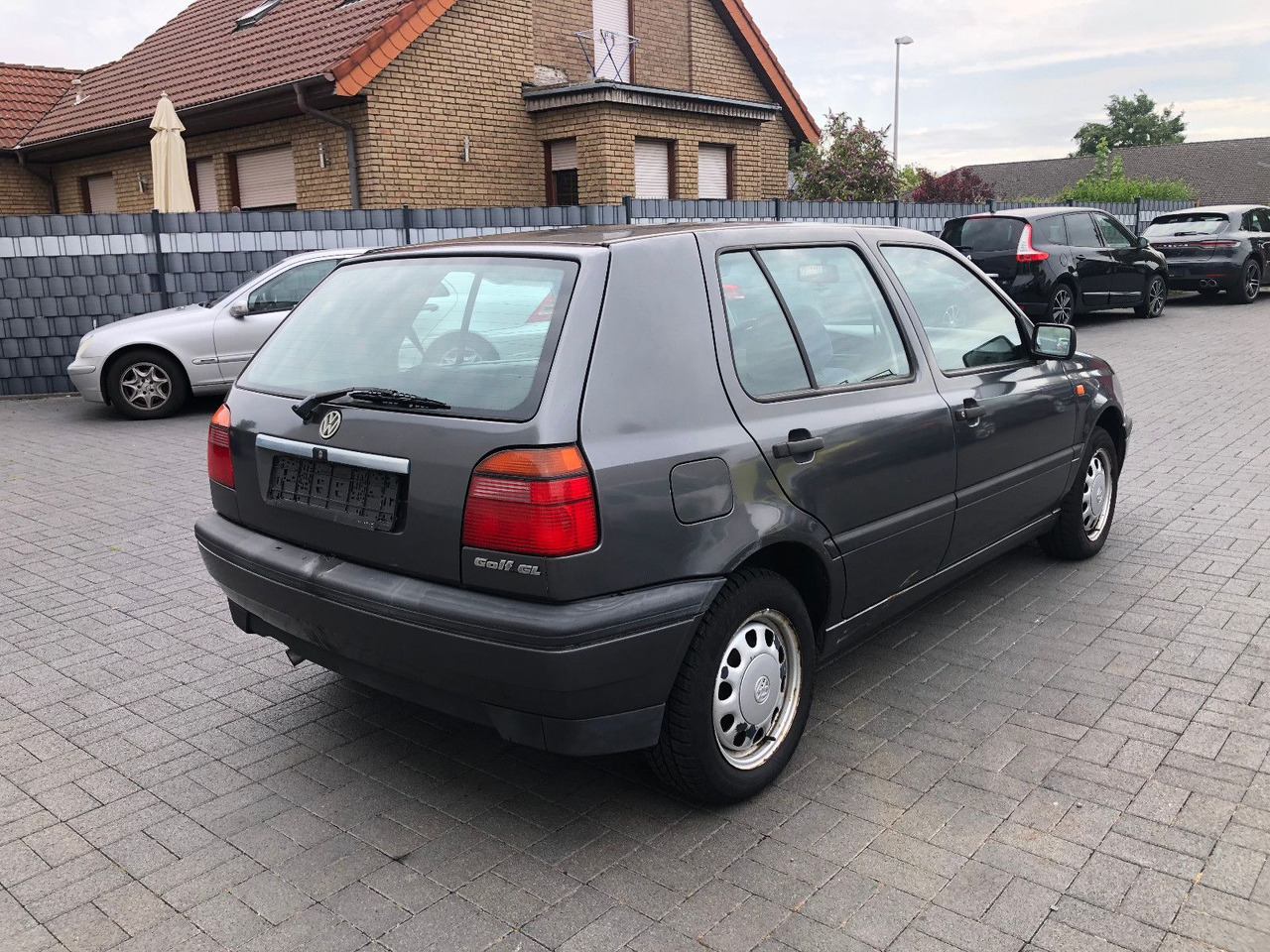 Volkswagen Golf 1.8 GL Klima - Sedan: kuva Volkswagen Golf 1.8 GL Klima - Sedan Volkswagen Golf 1.8 GL Klima - Sedan: kuva Volkswagen Golf 1.8 GL Klima - Sedan