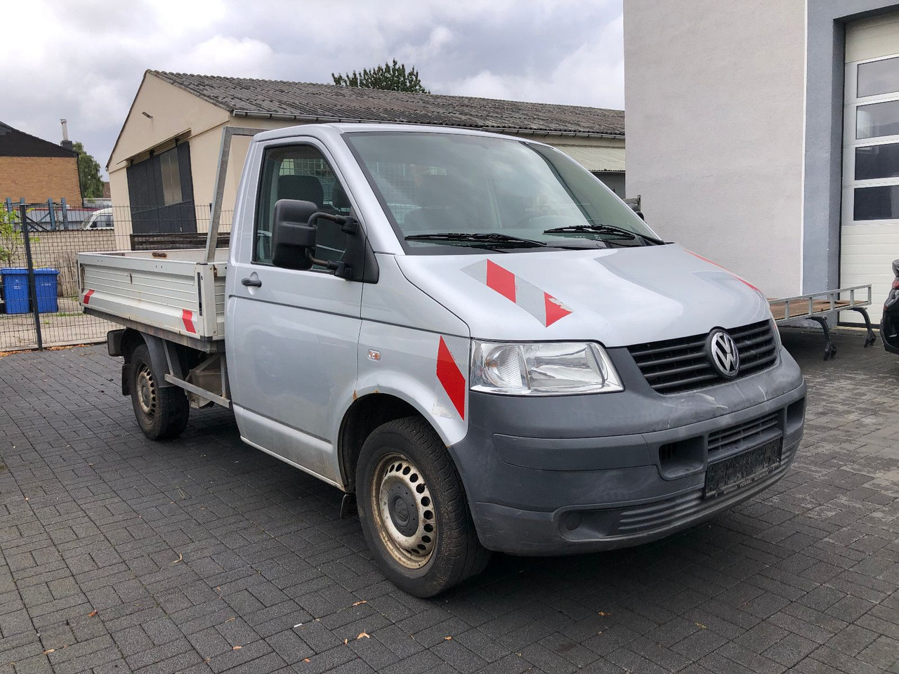 Volkswagen T5 1.9 TDI Transporter Pritsche - Avolava pakettiauto: kuva Volkswagen T5 1.9 TDI Transporter Pritsche - Avolava pakettiauto Volkswagen T5 1.9 TDI Transporter Pritsche - Avolava pakettiauto: kuva Volkswagen T5 1.9 TDI Transporter Pritsche - Avolava pakettiauto