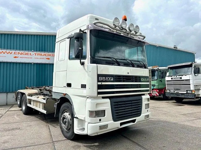 DAF 95.480 XF SPACECAB 6x2 WITH HOOK-ARM SYSTEM (EURO 3 / ZF16 MANUAL GEARBOX / ZF-INTARDER / STEEL-/AIR SUSPENSION / AIRCONDITIONIN - Koukkulava kuorma-auto: kuva DAF 95.480 XF SPACECAB 6x2 WITH HOOK-ARM SYSTEM (EURO 3 / ZF16 MANUAL GEARBOX / ZF-INTARDER / STEEL-/AIR SUSPENSION / AIRCONDITIONIN - Koukkulava kuorma-auto DAF 95.480 XF SPACECAB 6x2 WITH HOOK-ARM SYSTEM (EURO 3 / ZF16 MANUAL GEARBOX / ZF-INTARDER / STEEL-/AIR SUSPENSION / AIRCONDITIONIN - Koukkulava kuorma-auto: kuva DAF 95.480 XF SPACECAB 6x2 WITH HOOK-ARM SYSTEM (EURO 3 / ZF16 MANUAL GEARBOX / ZF-INTARDER / STEEL-/AIR SUSPENSION / AIRCONDITIONIN - Koukkulava kuorma-auto
