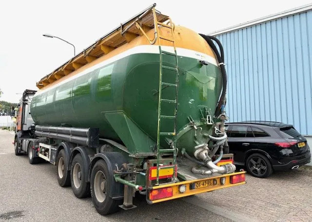 Feldbinder KIP48 3 3-AXLE 48M3 KIPPING SILO TRAILER (SAF AXLES / DRUM BRAKES / 4 COMPARTMENTS) - Säiliöpuoliperävaunu: kuva Feldbinder KIP48 3 3-AXLE 48M3 KIPPING SILO TRAILER (SAF AXLES / DRUM BRAKES / 4 COMPARTMENTS) - Säiliöpuoliperävaunu Feldbinder KIP48 3 3-AXLE 48M3 KIPPING SILO TRAILER (SAF AXLES / DRUM BRAKES / 4 COMPARTMENTS) - Säiliöpuoliperävaunu: kuva Feldbinder KIP48 3 3-AXLE 48M3 KIPPING SILO TRAILER (SAF AXLES / DRUM BRAKES / 4 COMPARTMENTS) - Säiliöpuoliperävaunu