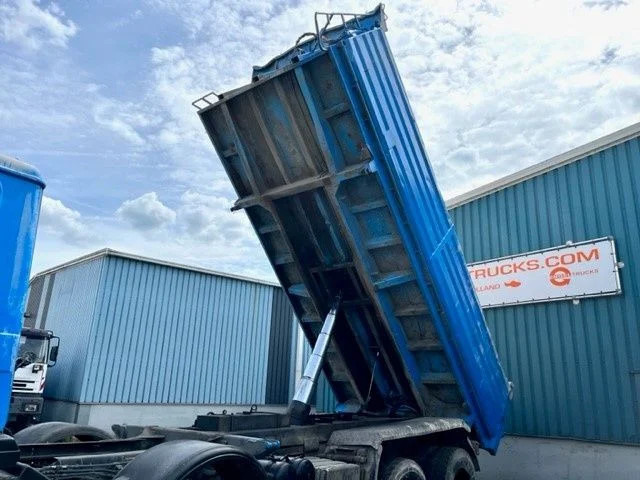 Kippiauto kuorma-auto MAN 41.464 F2000 8X4 FULL STEEL KIPPER (EURO 2 / ZF16 MANUAL GEARBOX / ZF-INTARDER / FULL STEEL SUSPENSION / REDUCTION AXLES): kuva Kippiauto kuorma-auto MAN 41.464 F2000 8X4 FULL STEEL KIPPER (EURO 2 / ZF16 MANUAL GEARBOX / ZF-INTARDER / FULL STEEL SUSPENSION / REDUCTION AXLES)