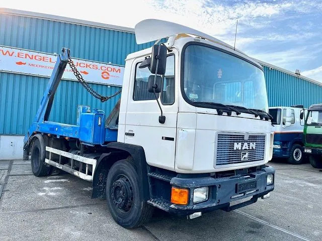 MAN F 18.232 (6 CILINDER) M90 WITH TELESCOPIC CONTAINER SYSTEM (8 GEARS MANUAL GEARBOX / EURO 1 (MECHANICAL PUMP AND INJECTORS)) - Nostovarsi-vaihtolavakuorma kuorma-auto: kuva MAN F 18.232 (6 CILINDER) M90 WITH TELESCOPIC CONTAINER SYSTEM (8 GEARS MANUAL GEARBOX / EURO 1 (MECHANICAL PUMP AND INJECTORS)) - Nostovarsi-vaihtolavakuorma kuorma-auto MAN F 18.232 (6 CILINDER) M90 WITH TELESCOPIC CONTAINER SYSTEM (8 GEARS MANUAL GEARBOX / EURO 1 (MECHANICAL PUMP AND INJECTORS)) - Nostovarsi-vaihtolavakuorma kuorma-auto: kuva MAN F 18.232 (6 CILINDER) M90 WITH TELESCOPIC CONTAINER SYSTEM (8 GEARS MANUAL GEARBOX / EURO 1 (MECHANICAL PUMP AND INJECTORS)) - Nostovarsi-vaihtolavakuorma kuorma-auto