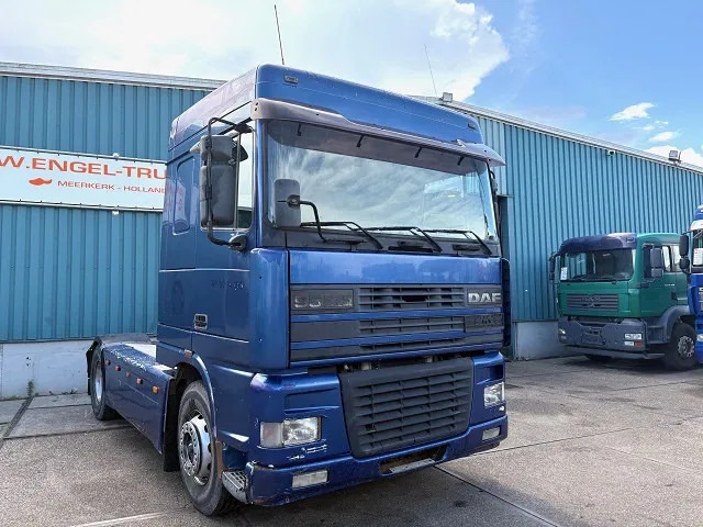 DAF 95.380 XF SPACECAB (EURO 2 / ZF16 MANUAL GEARBOX / HYDRAULIC KIT / P.T.O. / SIDE SKIRTS / AIRCONDITIONING) - Vetopöytäauto: kuva DAF 95.380 XF SPACECAB (EURO 2 / ZF16 MANUAL GEARBOX / HYDRAULIC KIT / P.T.O. / SIDE SKIRTS / AIRCONDITIONING) - Vetopöytäauto DAF 95.380 XF SPACECAB (EURO 2 / ZF16 MANUAL GEARBOX / HYDRAULIC KIT / P.T.O. / SIDE SKIRTS / AIRCONDITIONING) - Vetopöytäauto: kuva DAF 95.380 XF SPACECAB (EURO 2 / ZF16 MANUAL GEARBOX / HYDRAULIC KIT / P.T.O. / SIDE SKIRTS / AIRCONDITIONING) - Vetopöytäauto