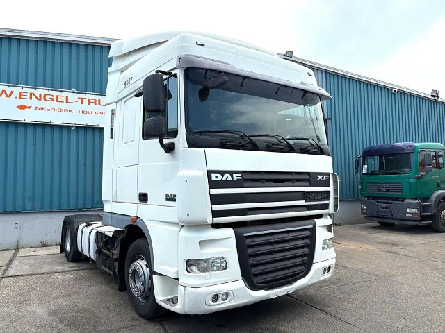DAF XF 105.460 SPACECAB (4 IDENTICAL UNITS AVAILBLE) (ZF16 MANUAL GEARBOX / MX-BRAKE / 870+430 LITER TANK / FRIDGE / AIRCONDITIONING - Vetopöytäauto: kuva DAF XF 105.460 SPACECAB (4 IDENTICAL UNITS AVAILBLE) (ZF16 MANUAL GEARBOX / MX-BRAKE / 870+430 LITER TANK / FRIDGE / AIRCONDITIONING - Vetopöytäauto DAF XF 105.460 SPACECAB (4 IDENTICAL UNITS AVAILBLE) (ZF16 MANUAL GEARBOX / MX-BRAKE / 870+430 LITER TANK / FRIDGE / AIRCONDITIONING - Vetopöytäauto: kuva DAF XF 105.460 SPACECAB (4 IDENTICAL UNITS AVAILBLE) (ZF16 MANUAL GEARBOX / MX-BRAKE / 870+430 LITER TANK / FRIDGE / AIRCONDITIONING - Vetopöytäauto