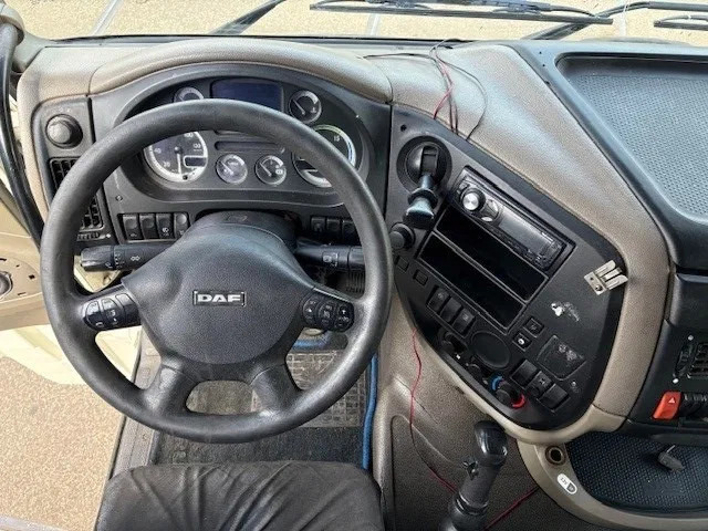 DAF XF 105.460 SPACECAB (ZF-MANUAL GEARBOX / 2x DIESELTANK / MX-ENGINE BRAKE / AIRCONDITIONING / FRIDGE / ETC.) - Vetopöytäauto: kuva DAF XF 105.460 SPACECAB (ZF-MANUAL GEARBOX / 2x DIESELTANK / MX-ENGINE BRAKE / AIRCONDITIONING / FRIDGE / ETC.) - Vetopöytäauto DAF XF 105.460 SPACECAB (ZF-MANUAL GEARBOX / 2x DIESELTANK / MX-ENGINE BRAKE / AIRCONDITIONING / FRIDGE / ETC.) - Vetopöytäauto: kuva DAF XF 105.460 SPACECAB (ZF-MANUAL GEARBOX / 2x DIESELTANK / MX-ENGINE BRAKE / AIRCONDITIONING / FRIDGE / ETC.) - Vetopöytäauto