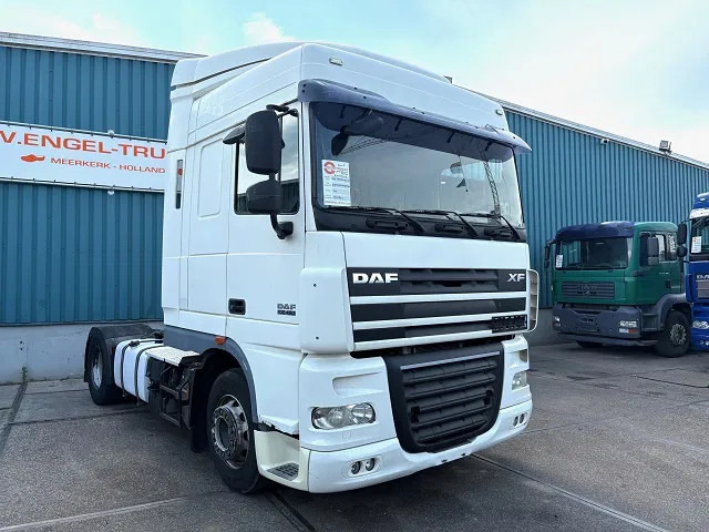 DAF XF 105.460 SPACECAB (ZF-MANUAL GEARBOX / 2x DIESELTANK / MX-ENGINE BRAKE / AIRCONDITIONING / FRIDGE / ETC. - Vetopöytäauto: kuva DAF XF 105.460 SPACECAB (ZF-MANUAL GEARBOX / 2x DIESELTANK / MX-ENGINE BRAKE / AIRCONDITIONING / FRIDGE / ETC. - Vetopöytäauto DAF XF 105.460 SPACECAB (ZF-MANUAL GEARBOX / 2x DIESELTANK / MX-ENGINE BRAKE / AIRCONDITIONING / FRIDGE / ETC. - Vetopöytäauto: kuva DAF XF 105.460 SPACECAB (ZF-MANUAL GEARBOX / 2x DIESELTANK / MX-ENGINE BRAKE / AIRCONDITIONING / FRIDGE / ETC. - Vetopöytäauto
