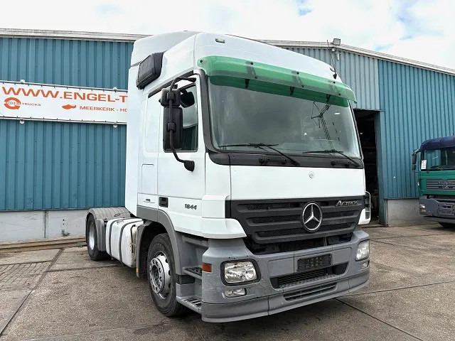 Mercedes-Benz Actros 1844 LS (MP2) (TELLIGENT AUTOMATIC / AIRCONDITIONING / 2x DIESELTANK / EURO 5) - Vetopöytäauto: kuva Mercedes-Benz Actros 1844 LS (MP2) (TELLIGENT AUTOMATIC / AIRCONDITIONING / 2x DIESELTANK / EURO 5) - Vetopöytäauto Mercedes-Benz Actros 1844 LS (MP2) (TELLIGENT AUTOMATIC / AIRCONDITIONING / 2x DIESELTANK / EURO 5) - Vetopöytäauto: kuva Mercedes-Benz Actros 1844 LS (MP2) (TELLIGENT AUTOMATIC / AIRCONDITIONING / 2x DIESELTANK / EURO 5) - Vetopöytäauto