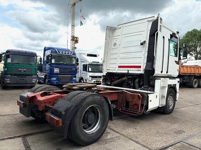 Renault Magnum 440 E-TECH 4x2 (ZF16 MANUAL GEARBOX / RETARDER / REDUCTION AXLE / AIRCONDITIONING) - Vetopöytäauto: kuva Renault Magnum 440 E-TECH 4x2 (ZF16 MANUAL GEARBOX / RETARDER / REDUCTION AXLE / AIRCONDITIONING) - Vetopöytäauto Renault Magnum 440 E-TECH 4x2 (ZF16 MANUAL GEARBOX / RETARDER / REDUCTION AXLE / AIRCONDITIONING) - Vetopöytäauto: kuva Renault Magnum 440 E-TECH 4x2 (ZF16 MANUAL GEARBOX / RETARDER / REDUCTION AXLE / AIRCONDITIONING) - Vetopöytäauto