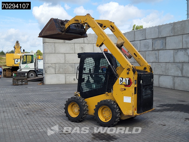 Caterpillar 226 D3 BUCKET + FORKS - Liukuohjattu kuormaaja: kuva Caterpillar 226 D3 BUCKET + FORKS - Liukuohjattu kuormaaja Caterpillar 226 D3 BUCKET + FORKS - Liukuohjattu kuormaaja: kuva Caterpillar 226 D3 BUCKET + FORKS - Liukuohjattu kuormaaja