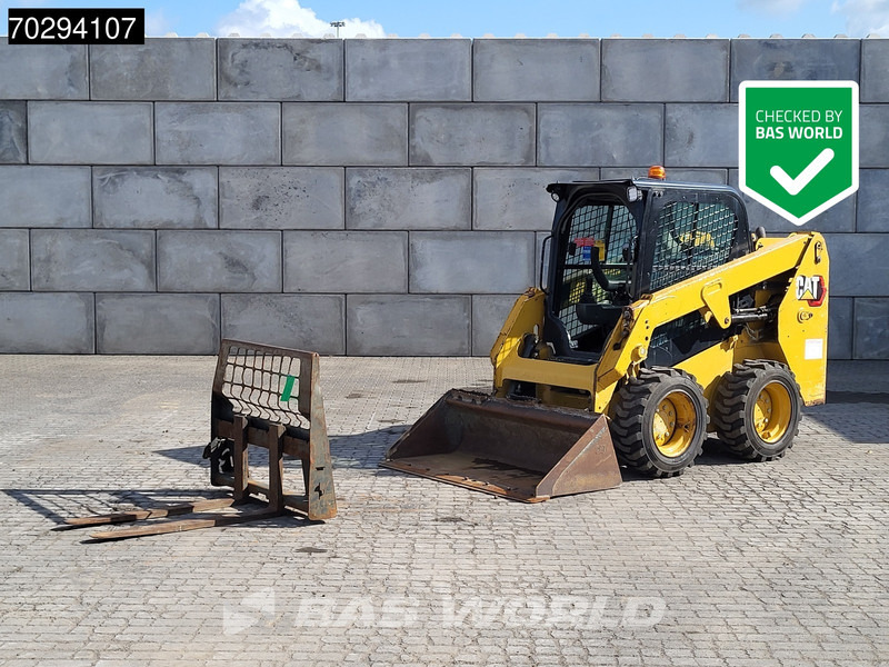 Caterpillar 226 D3 BUCKET + FORKS - Liukuohjattu kuormaaja: kuva Caterpillar 226 D3 BUCKET + FORKS - Liukuohjattu kuormaaja Caterpillar 226 D3 BUCKET + FORKS - Liukuohjattu kuormaaja: kuva Caterpillar 226 D3 BUCKET + FORKS - Liukuohjattu kuormaaja