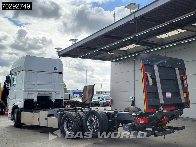 DAF XF 530 XF 6X2 2000kg Ladebordwand Lift+Steering-Axle Navi ACC Euro 6 - Kuorma-auto alusta: kuva DAF XF 530 XF 6X2 2000kg Ladebordwand Lift+Steering-Axle Navi ACC Euro 6 - Kuorma-auto alusta DAF XF 530 XF 6X2 2000kg Ladebordwand Lift+Steering-Axle Navi ACC Euro 6 - Kuorma-auto alusta: kuva DAF XF 530 XF 6X2 2000kg Ladebordwand Lift+Steering-Axle Navi ACC Euro 6 - Kuorma-auto alusta
