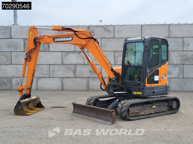 Doosan DX63-3 - Minikuormaaja: kuva Doosan DX63-3 - Minikuormaaja Doosan DX63-3 - Minikuormaaja: kuva Doosan DX63-3 - Minikuormaaja