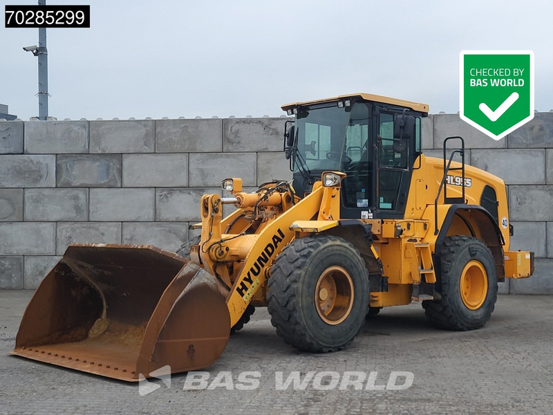 Hyundai HL955 - Pyöräkuormaaja: kuva Hyundai HL955 - Pyöräkuormaaja Hyundai HL955 - Pyöräkuormaaja: kuva Hyundai HL955 - Pyöräkuormaaja