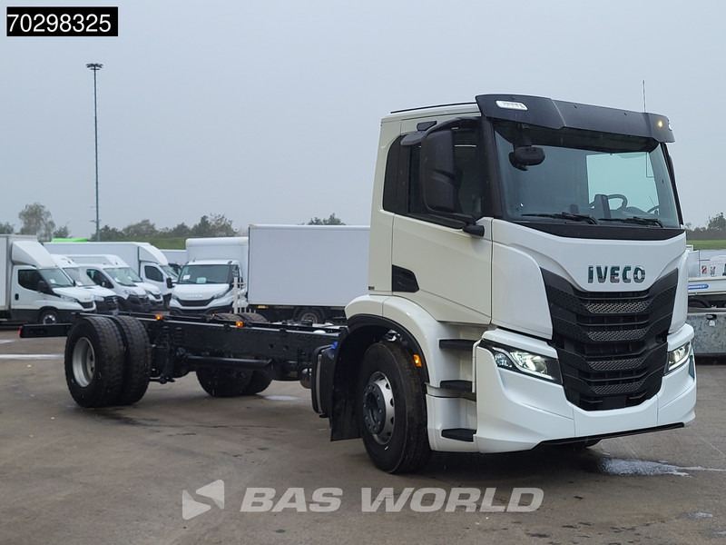 Iveco S-Way 340 4X2 NEW! Chassis Automatic LED Navi ACC Euro 6 - Kuorma-auto alusta: kuva Iveco S-Way 340 4X2 NEW! Chassis Automatic LED Navi ACC Euro 6 - Kuorma-auto alusta Iveco S-Way 340 4X2 NEW! Chassis Automatic LED Navi ACC Euro 6 - Kuorma-auto alusta: kuva Iveco S-Way 340 4X2 NEW! Chassis Automatic LED Navi ACC Euro 6 - Kuorma-auto alusta