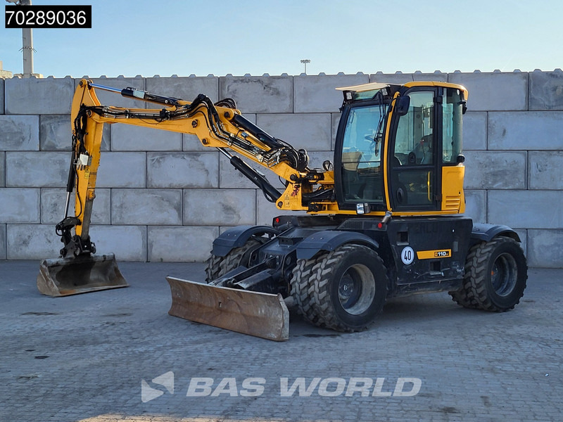 JCB HD110W T4F HYDRADIG - Pyöräalustainen kaivinkone: kuva JCB HD110W T4F HYDRADIG - Pyöräalustainen kaivinkone JCB HD110W T4F HYDRADIG - Pyöräalustainen kaivinkone: kuva JCB HD110W T4F HYDRADIG - Pyöräalustainen kaivinkone