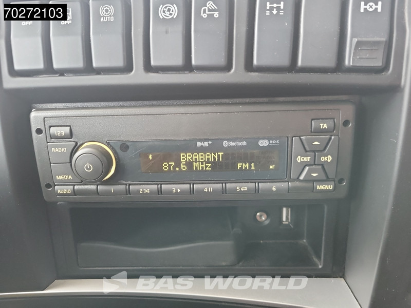 Umpikori kuorma-auto Renault D 250 4X2 16Tonner Automaat 2000kg Ladebordwand Euro 6: kuva Umpikori kuorma-auto Renault D 250 4X2 16Tonner Automaat 2000kg Ladebordwand Euro 6
