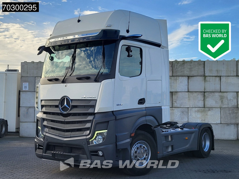 Mercedes-Benz Actros 1845 4X2 GigaSpace Retarder MirrorCam Navi Euro 6 - Vetopöytäauto: kuva Mercedes-Benz Actros 1845 4X2 GigaSpace Retarder MirrorCam Navi Euro 6 - Vetopöytäauto Mercedes-Benz Actros 1845 4X2 GigaSpace Retarder MirrorCam Navi Euro 6 - Vetopöytäauto: kuva Mercedes-Benz Actros 1845 4X2 GigaSpace Retarder MirrorCam Navi Euro 6 - Vetopöytäauto