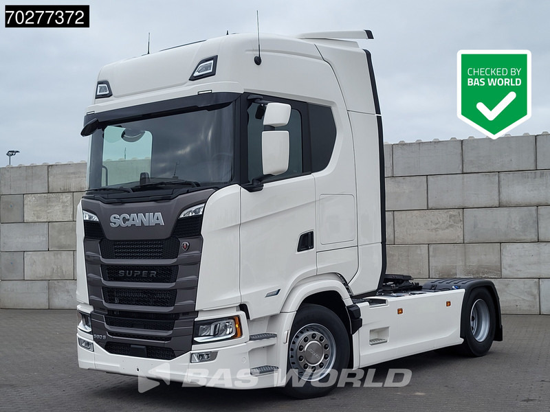 Scania S560 4X2 NEW! Retarder Full-Air 2xTanks Leder Standklima Navi ACC LED - Vetopöytäauto: kuva Scania S560 4X2 NEW! Retarder Full-Air 2xTanks Leder Standklima Navi ACC LED - Vetopöytäauto Scania S560 4X2 NEW! Retarder Full-Air 2xTanks Leder Standklima Navi ACC LED - Vetopöytäauto: kuva Scania S560 4X2 NEW! Retarder Full-Air 2xTanks Leder Standklima Navi ACC LED - Vetopöytäauto