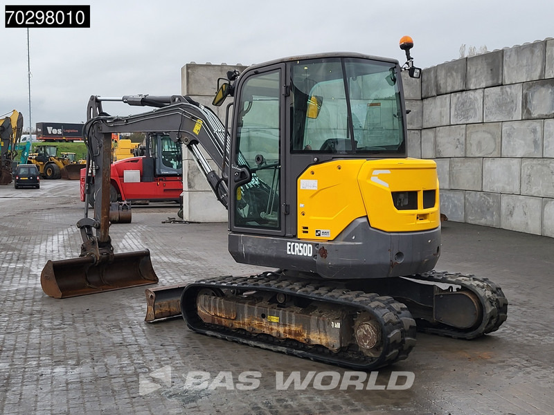 Volvo ECR50 D 3 BUCKETS - Minikuormaaja: kuva Volvo ECR50 D 3 BUCKETS - Minikuormaaja Volvo ECR50 D 3 BUCKETS - Minikuormaaja: kuva Volvo ECR50 D 3 BUCKETS - Minikuormaaja