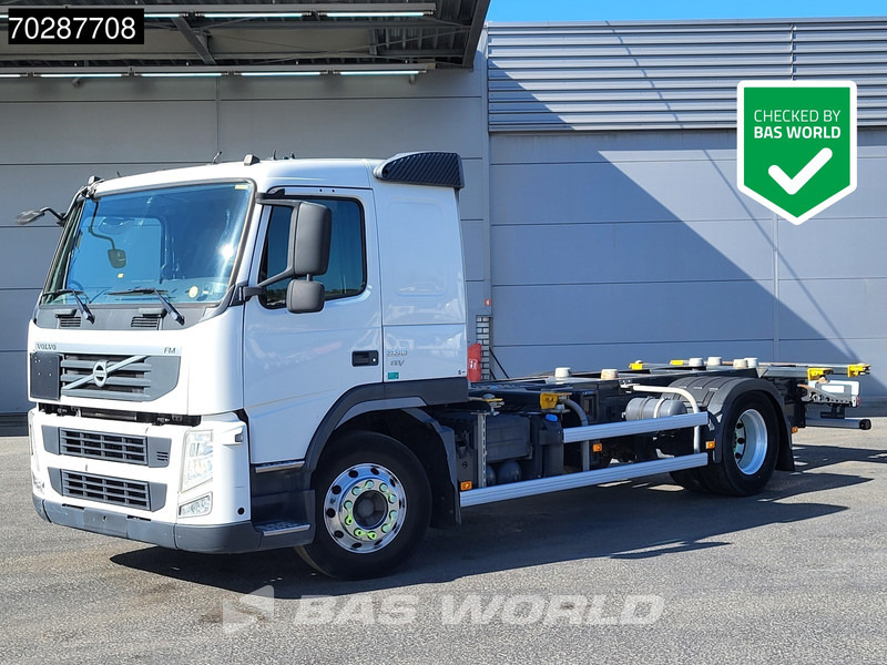 Konttialus/ Vaihtokuormatilat kuorma-auto Volvo FM 330 4X2 4,60m Wheelbase BDF Automatic Euro 5: kuva Konttialus/ Vaihtokuormatilat kuorma-auto Volvo FM 330 4X2 4,60m Wheelbase BDF Automatic Euro 5