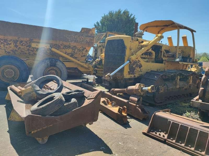 Caterpillar D8K + Porte Engins - Puskutraktori: kuva Caterpillar D8K + Porte Engins - Puskutraktori Caterpillar D8K + Porte Engins - Puskutraktori: kuva Caterpillar D8K + Porte Engins - Puskutraktori