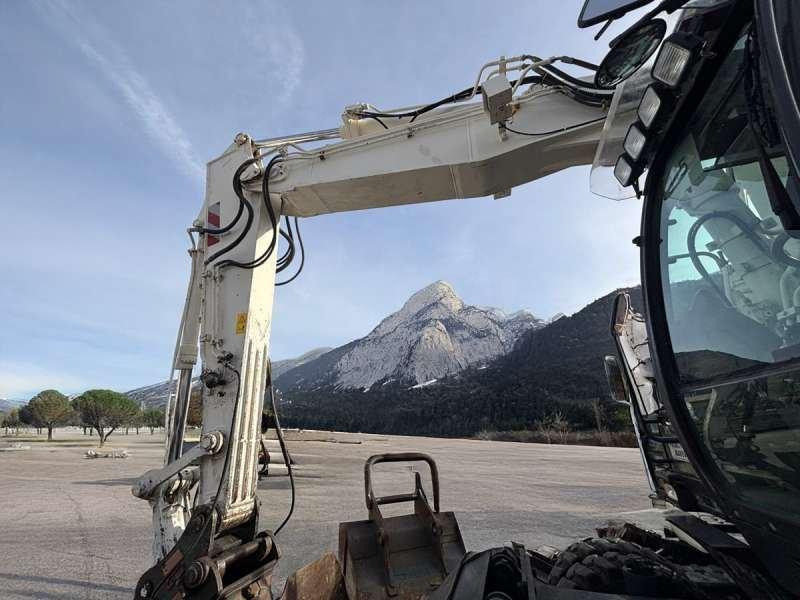 Hitachi ZX190W-5B - Pyöräalustainen kaivinkone: kuva Hitachi ZX190W-5B - Pyöräalustainen kaivinkone Hitachi ZX190W-5B - Pyöräalustainen kaivinkone: kuva Hitachi ZX190W-5B - Pyöräalustainen kaivinkone