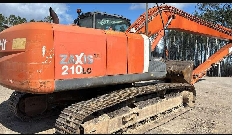 Hitachi ZX210LC-3 - Materiaalinkäsittelykone: kuva Hitachi ZX210LC-3 - Materiaalinkäsittelykone Hitachi ZX210LC-3 - Materiaalinkäsittelykone: kuva Hitachi ZX210LC-3 - Materiaalinkäsittelykone