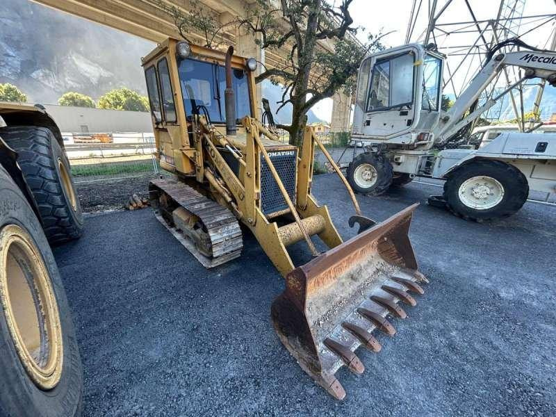 Komatsu D21S-6 - Telakuormaaja: kuva Komatsu D21S-6 - Telakuormaaja Komatsu D21S-6 - Telakuormaaja: kuva Komatsu D21S-6 - Telakuormaaja