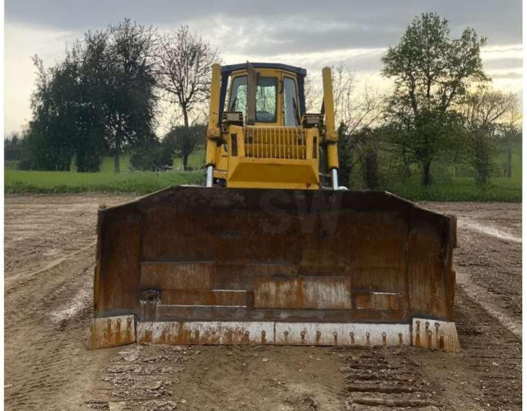 Komatsu D65EX-12 - Puskutraktori: kuva Komatsu D65EX-12 - Puskutraktori Komatsu D65EX-12 - Puskutraktori: kuva Komatsu D65EX-12 - Puskutraktori