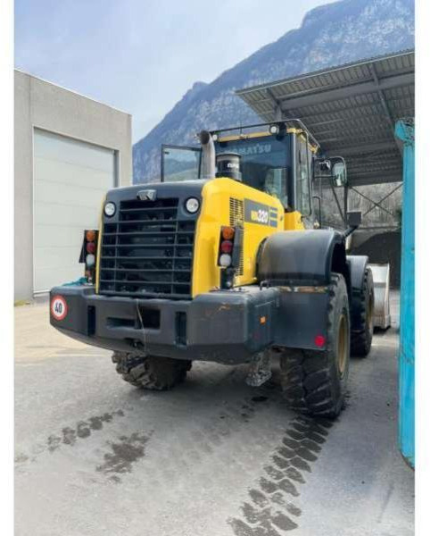 Komatsu WA320-7 - Pyöräkuormaaja: kuva Komatsu WA320-7 - Pyöräkuormaaja Komatsu WA320-7 - Pyöräkuormaaja: kuva Komatsu WA320-7 - Pyöräkuormaaja
