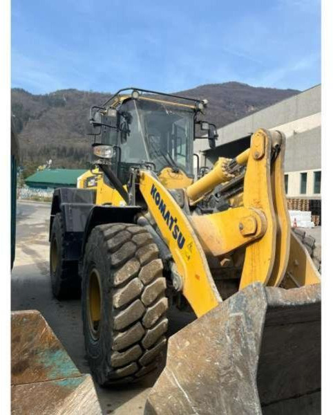 Komatsu WA320-7 - Pyöräkuormaaja: kuva Komatsu WA320-7 - Pyöräkuormaaja Komatsu WA320-7 - Pyöräkuormaaja: kuva Komatsu WA320-7 - Pyöräkuormaaja