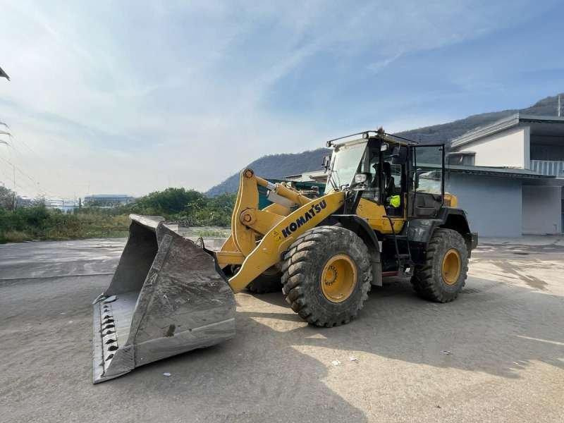 Komatsu WA320-7 - Pyöräkuormaaja: kuva Komatsu WA320-7 - Pyöräkuormaaja Komatsu WA320-7 - Pyöräkuormaaja: kuva Komatsu WA320-7 - Pyöräkuormaaja