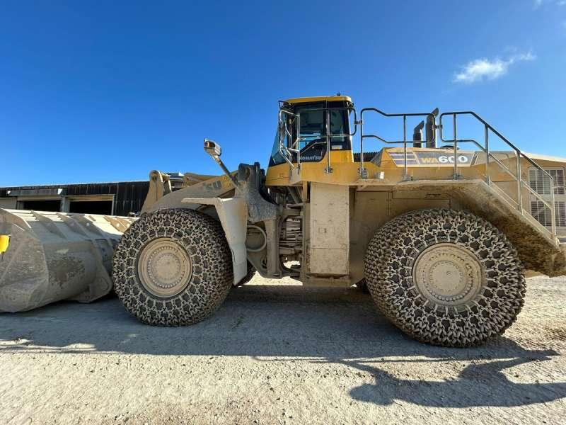 Komatsu WA600-8E0 - Pyöräkuormaaja: kuva Komatsu WA600-8E0 - Pyöräkuormaaja Komatsu WA600-8E0 - Pyöräkuormaaja: kuva Komatsu WA600-8E0 - Pyöräkuormaaja