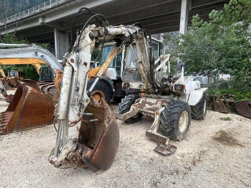 Mecalac 8CXI - Pyöräalustainen kaivinkone: kuva Mecalac 8CXI - Pyöräalustainen kaivinkone Mecalac 8CXI - Pyöräalustainen kaivinkone: kuva Mecalac 8CXI - Pyöräalustainen kaivinkone