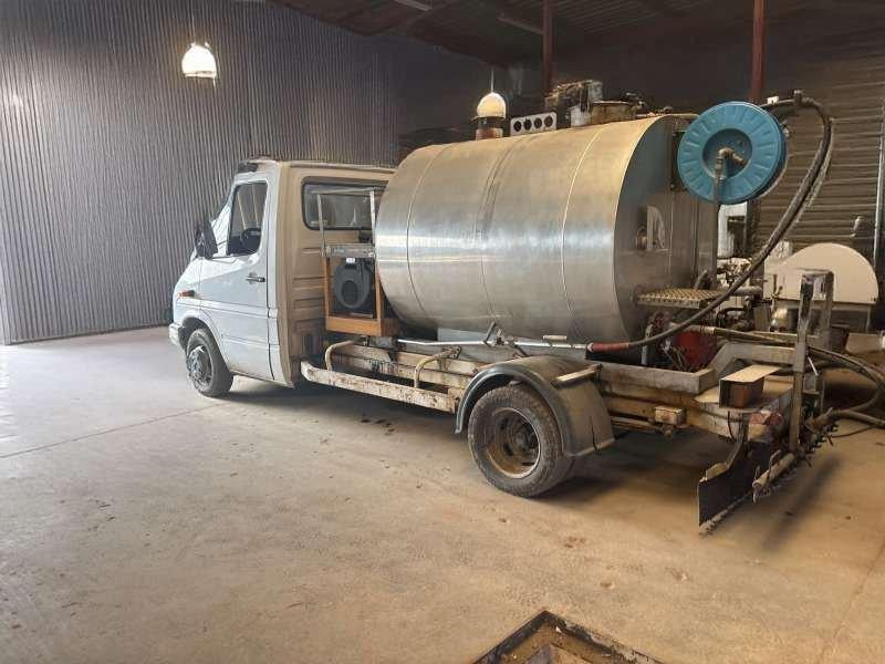 Mercedes 410 A EMULSION + TREMI GRAVILLON - Bitumin levittäjä: kuva Mercedes 410 A EMULSION + TREMI GRAVILLON - Bitumin levittäjä Mercedes 410 A EMULSION + TREMI GRAVILLON - Bitumin levittäjä: kuva Mercedes 410 A EMULSION + TREMI GRAVILLON - Bitumin levittäjä