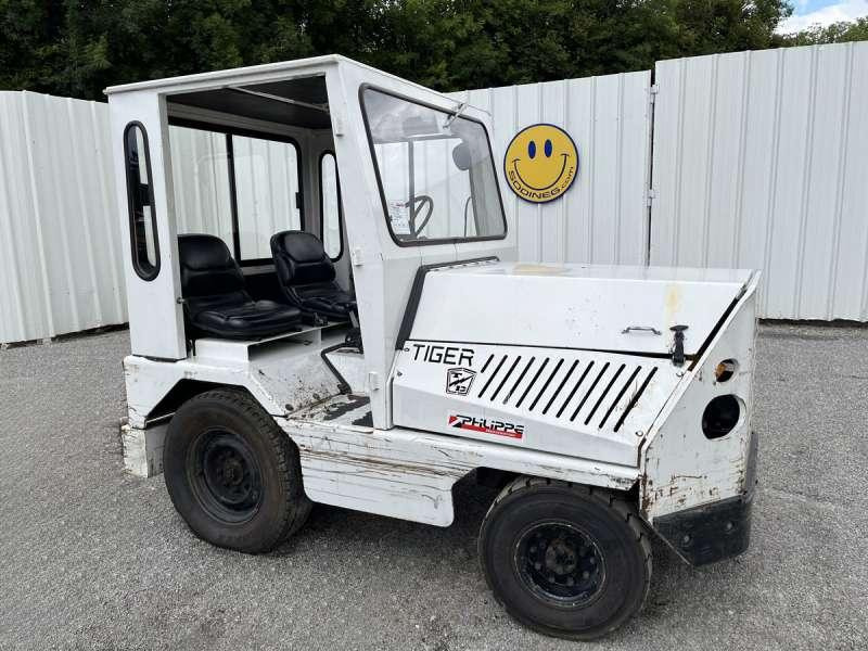 TAYLOR-DUNN TC-40 - Traktori: kuva TAYLOR-DUNN TC-40 - Traktori TAYLOR-DUNN TC-40 - Traktori: kuva TAYLOR-DUNN TC-40 - Traktori