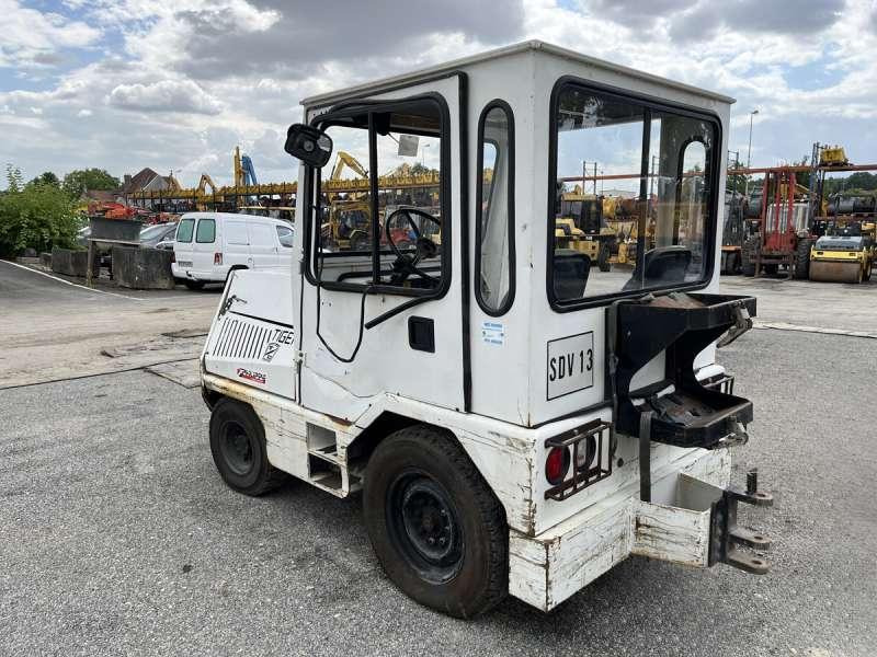 TAYLOR-DUNN TC-40 - Traktori: kuva TAYLOR-DUNN TC-40 - Traktori TAYLOR-DUNN TC-40 - Traktori: kuva TAYLOR-DUNN TC-40 - Traktori