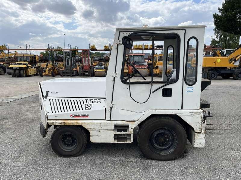 TAYLOR-DUNN TC-40 - Traktori: kuva TAYLOR-DUNN TC-40 - Traktori TAYLOR-DUNN TC-40 - Traktori: kuva TAYLOR-DUNN TC-40 - Traktori