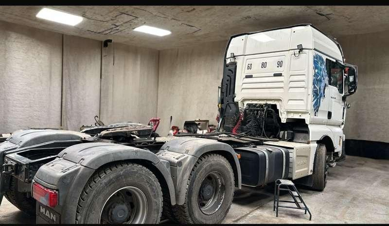 MAN TGX 33.480 - Vetopöytäauto: kuva MAN TGX 33.480 - Vetopöytäauto MAN TGX 33.480 - Vetopöytäauto: kuva MAN TGX 33.480 - Vetopöytäauto