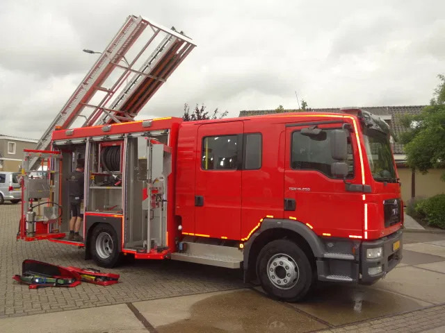 MAN TGM 15.250 FIRE TRUCK,2000 LITER TANK, FOAM TANK, AIRCO,WITH EQUIPMENT - Paloauto: kuva MAN TGM 15.250 FIRE TRUCK,2000 LITER TANK, FOAM TANK, AIRCO,WITH EQUIPMENT - Paloauto MAN TGM 15.250 FIRE TRUCK,2000 LITER TANK, FOAM TANK, AIRCO,WITH EQUIPMENT - Paloauto: kuva MAN TGM 15.250 FIRE TRUCK,2000 LITER TANK, FOAM TANK, AIRCO,WITH EQUIPMENT - Paloauto