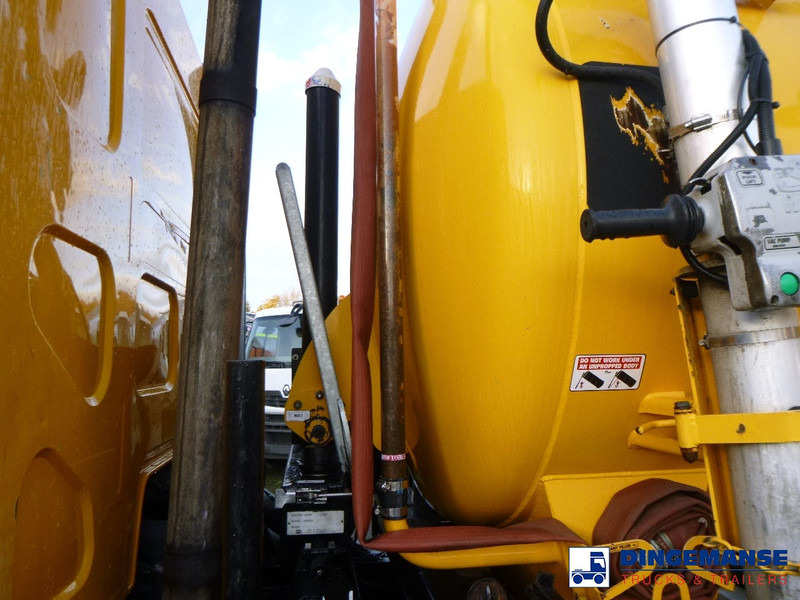 Puhtaanpitoauto DAF LF 55.220 4X2 RHD Whale vacuum tank 8.1 m3: kuva Puhtaanpitoauto DAF LF 55.220 4X2 RHD Whale vacuum tank 8.1 m3