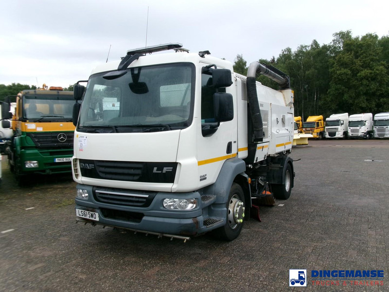 DAF LF 55.220 4x2 Scarab sweeper - Lakaisuauto: kuva DAF LF 55.220 4x2 Scarab sweeper - Lakaisuauto DAF LF 55.220 4x2 Scarab sweeper - Lakaisuauto: kuva DAF LF 55.220 4x2 Scarab sweeper - Lakaisuauto