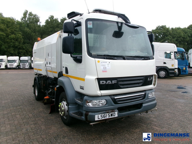 DAF LF 55.220 4x2 Scarab sweeper - Lakaisuauto: kuva DAF LF 55.220 4x2 Scarab sweeper - Lakaisuauto DAF LF 55.220 4x2 Scarab sweeper - Lakaisuauto: kuva DAF LF 55.220 4x2 Scarab sweeper - Lakaisuauto