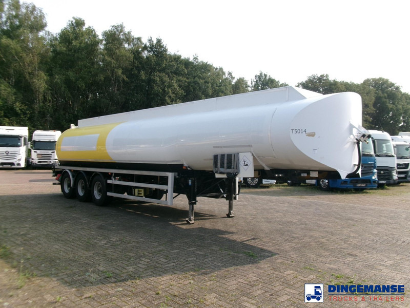 Lakeland Fuel tank alu 43 m3 / 6 comp - Säiliöpuoliperävaunu: kuva Lakeland Fuel tank alu 43 m3 / 6 comp - Säiliöpuoliperävaunu Lakeland Fuel tank alu 43 m3 / 6 comp - Säiliöpuoliperävaunu: kuva Lakeland Fuel tank alu 43 m3 / 6 comp - Säiliöpuoliperävaunu
