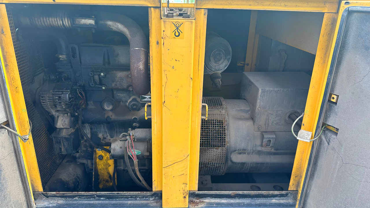 ATLAS Copco QAS 28 Yds BJ 1996 Elektro Stromgenerator Stromaggregat Notstrom - Sähkögeneraattori: kuva ATLAS Copco QAS 28 Yds BJ 1996 Elektro Stromgenerator Stromaggregat Notstrom - Sähkögeneraattori ATLAS Copco QAS 28 Yds BJ 1996 Elektro Stromgenerator Stromaggregat Notstrom - Sähkögeneraattori: kuva ATLAS Copco QAS 28 Yds BJ 1996 Elektro Stromgenerator Stromaggregat Notstrom - Sähkögeneraattori
