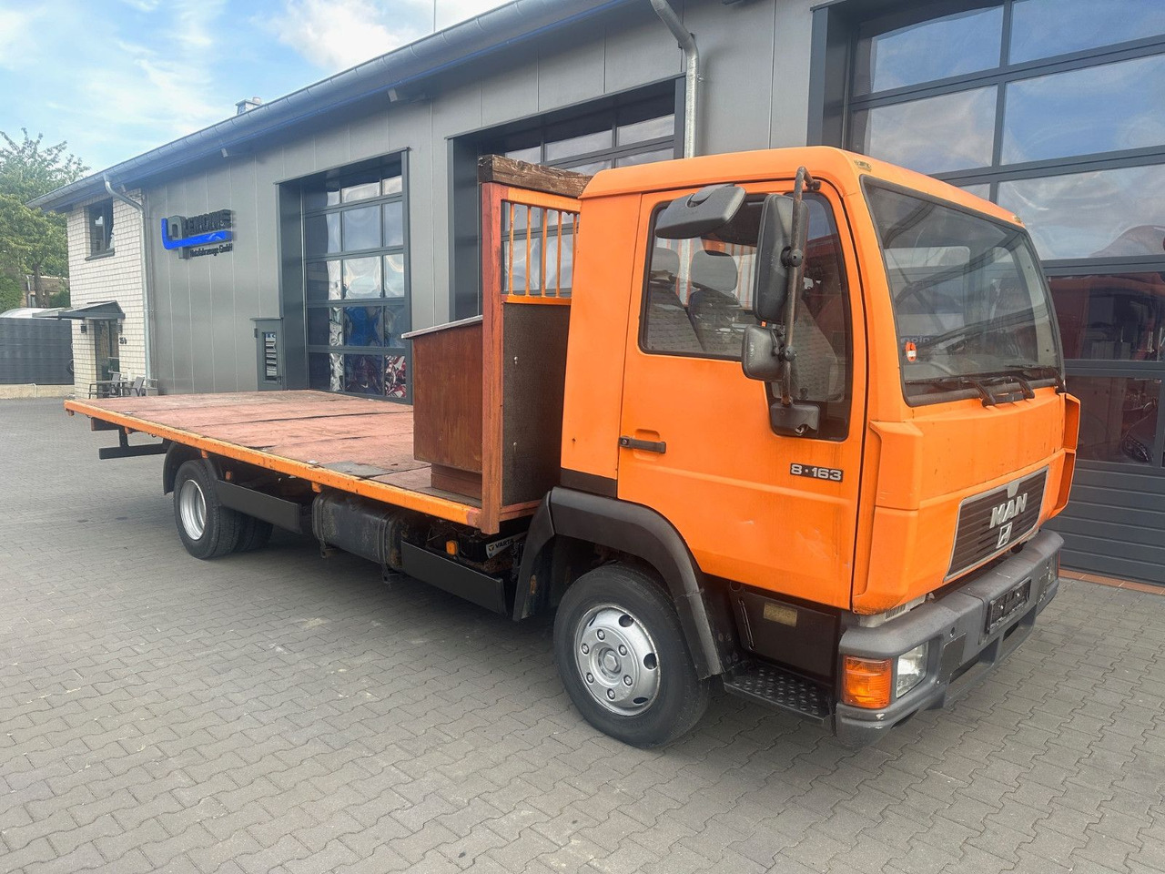 MAN 8.163 Pritsche - Lava-kuorma-auto: kuva MAN 8.163 Pritsche - Lava-kuorma-auto MAN 8.163 Pritsche - Lava-kuorma-auto: kuva MAN 8.163 Pritsche - Lava-kuorma-auto