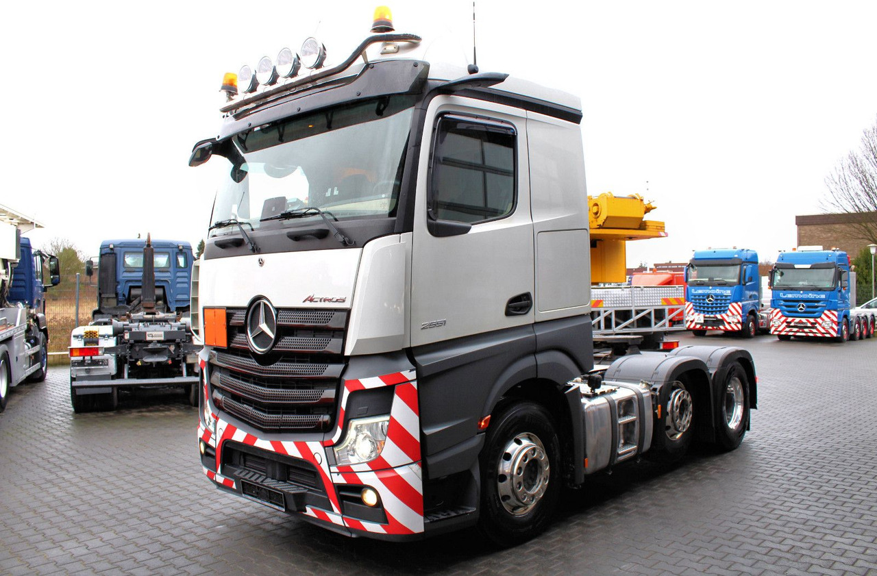 Mercedes-Benz Actros 2551 6x2 BigSpace 68 to Schwerlast + LIFT - Vetopöytäauto: kuva Mercedes-Benz Actros 2551 6x2 BigSpace 68 to Schwerlast + LIFT - Vetopöytäauto Mercedes-Benz Actros 2551 6x2 BigSpace 68 to Schwerlast + LIFT - Vetopöytäauto: kuva Mercedes-Benz Actros 2551 6x2 BigSpace 68 to Schwerlast + LIFT - Vetopöytäauto