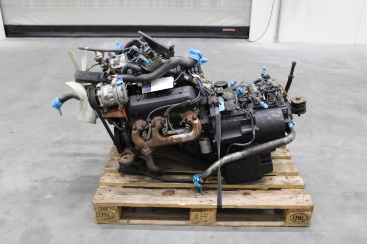 Hyster 4.3 L. V6 - Moottori: kuva Hyster 4.3 L. V6 - Moottori Hyster 4.3 L. V6 - Moottori: kuva Hyster 4.3 L. V6 - Moottori